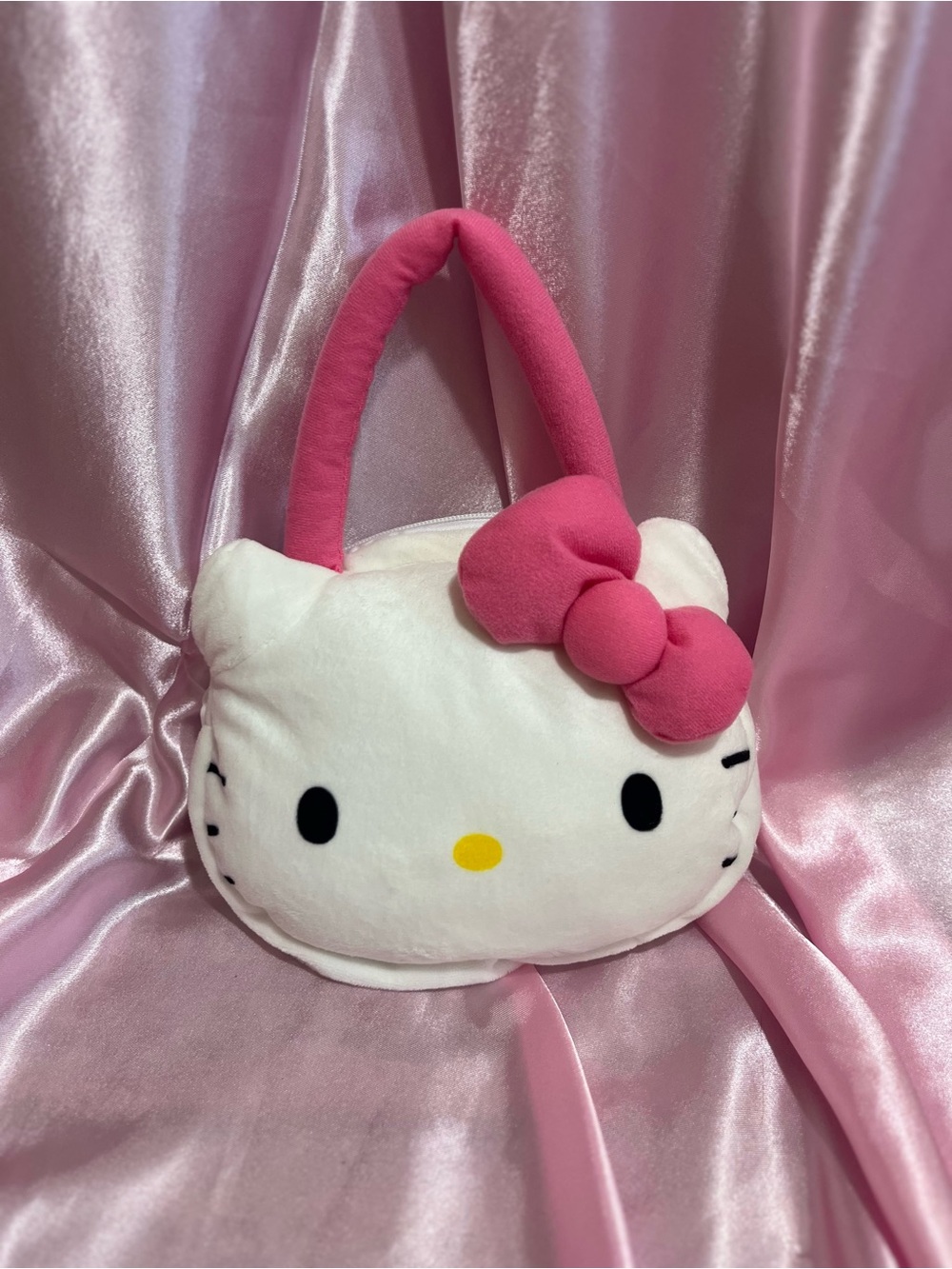 Hello Kitty White Plush Handbag with Pink Bow and Handle